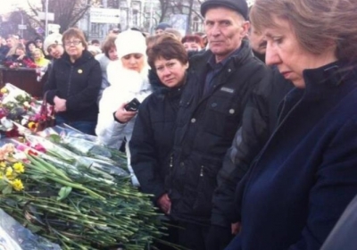 Ештон у Києві вшанувала пам'ять загиблих героїв і зустрінеться з Тимошенко