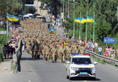 На Житомирщине всем городом встретили воинов, 3 года защищали Украину в зоне АТО - ВИДЕО ФОТО