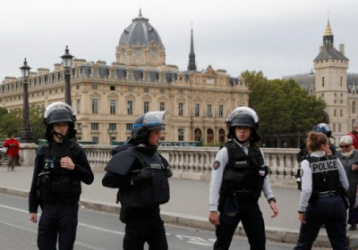 У Франції правоохоронці застрелили чоловіка, який напав з ножем на поліцейських
