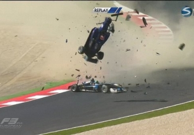 На гонке Формулы-3 произошла страшная авария - ВИДЕО