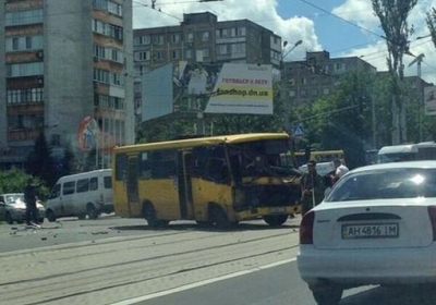 У Донецьку КамАЗ із терористами врізався у маршрутку, - фото
