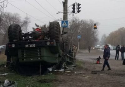 В Запорожье перевернулась авто с военными: есть погибший