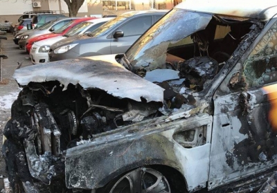 В Одессе подожгли дорогую машину депутата 