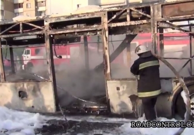 Ночью в Днепропетровске сгорели 18 маршруток и трехэтажный дом в центре города