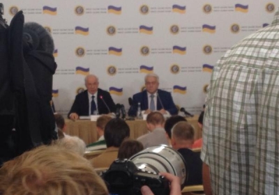 Николай Азаров и Владимир Олийнык на пресс-конференции в Москве  Фото: twitter.com/MaloverjanBBC