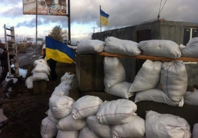 Харків'яни перекривають дороги, вимагаючи від міліції встановлювати блокпости для захисту міста, - фото