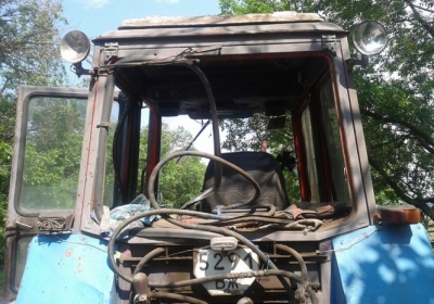 На Луганщине на мине подорвался трактор, - фото