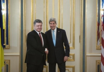 В Киев Керри прибыл не с пустыми руками: Порошенко благодарит США за всеобъемлющую экономическую поддержку