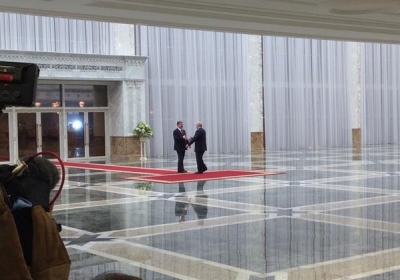 За выкрик в адрес Порошенко российского журналиста выгнали из минского Дворца Независимости