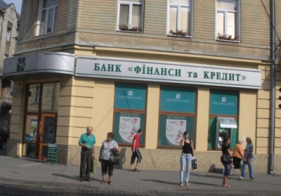 Украинские банки продолжают закрывать крымские отделения 