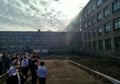 В России школьник напал с ножом на одноклассников и поджег школу