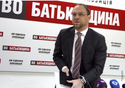 Власенко запевняє, що боятись нема чого: нова справа проти Тимошенко є безперспективною