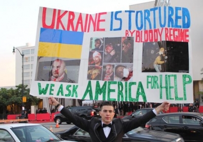 Украинский журналист показал Голливуду, как в Украине бьют (фото, видео)