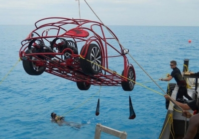 Volkswagen презентував суперкар для подорожей під водою (фото)