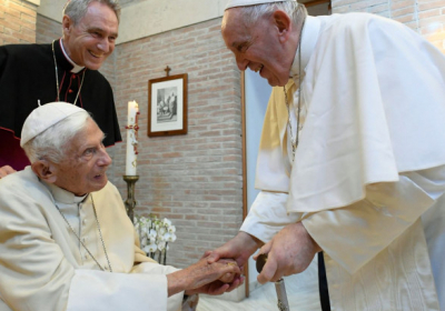 Молитися за свого попередника Бенедикта закликав Папа Франциск