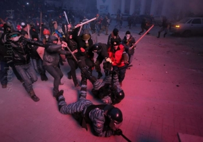 На Грушевского активисты пошли в контрнаступление. В руках 