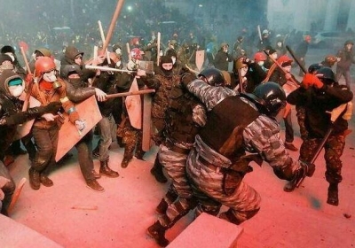 Активисты отвоевали баррикаду на Грушевского. Силовики пошли прочь