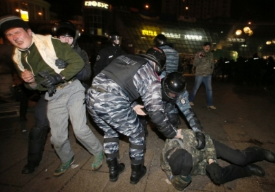 Криваву бійню 30 листопада і штурм Євромайдану минулої ночі Азаров назвав 