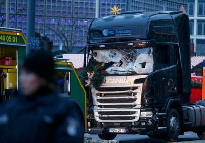 У Берліні поліція ідентифікувала всіх жертв теракту біля різдвяного ярмарку
