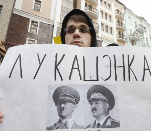 У посольства Беларуси в Киеве состоялась акция в поддержку задержанных в Минске - ФОТО
