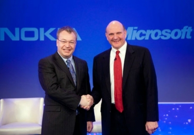 Гендиректор Nokia Стівен Елоп та голова Microsoft Стів Балмер. Фото: mobilephoneblog.com.au