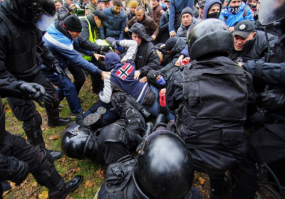 В Одессе произошла массовая потасовка в ходе протестов: начальнику полиции разбили голову, - ФОТО