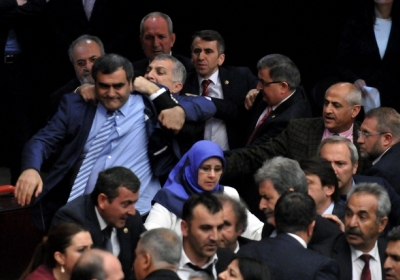 В турецком парламенте произошла массовая драка, - ВИДЕО