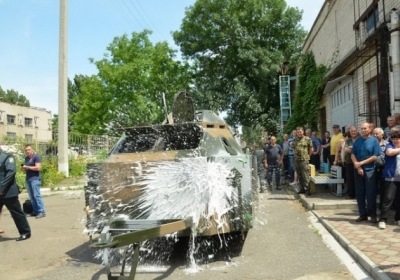 Миколаївський бронетанковий завод передав прикордонникам пересувний блокпост, - фото