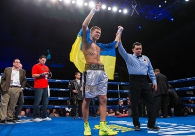 Бокс: Шелестюк завоевал первый титул, разгромив россиянина
