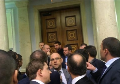 Депутати два рази не змогли проголосувати, щоб позбавити Мельничука участі в 5 пленарних засіданнях