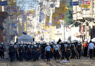 В Анкарі демонстрантів розганяли сльозогінним газом та водометами