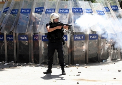 Черговою жертвою заворушень у Туреччині став поліцейський