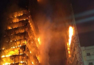 В Бразилии обвалилась горящая многоэтажка - ВИДЕО
