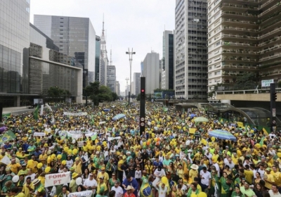 У Бразилії три мільйони людей вийшли на протести проти президента, - ВІДЕО