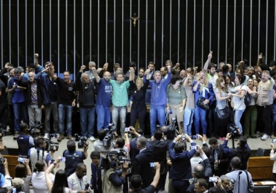 До парламенту Бразилії увірвалася група мітингувальників