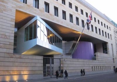 На территории британского посольства в Берлине работает «шпионская станция», - The Independent 