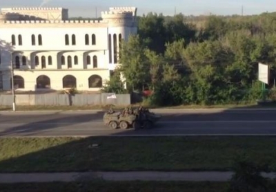 На Луганск движется колонна танков под флагами России и Крыма - СМИ