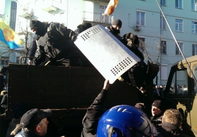 Митингующие разблокировали Грушевского возле Дома офицеров