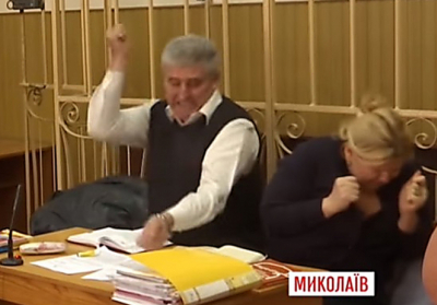 Одеський суддя Буран намагався поранити себе авторучкою в суді, - ВІДЕО