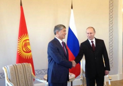 Алмазбек Атамбаев, Владимир Путин. Фото: twitter.com/dimsmirnov175