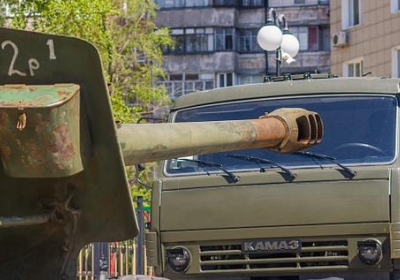 В центр Луганска вошла колонна танков террористов, - активист