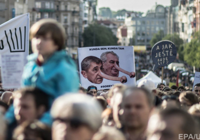 В Чехии тысячи людей требовали отставки президента и министра финансов
