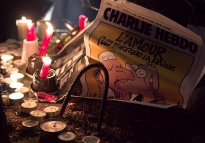 Вандали намагаються зруйнувати меморіал жертвам теракту Charlie Hebdo