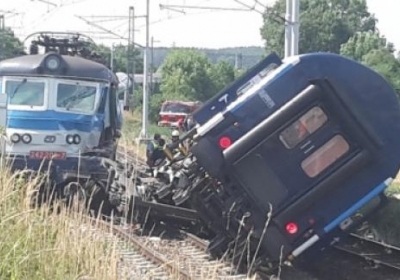 В Чехии столкнулись два пассажирских поезда, пострадали более 30 человек 