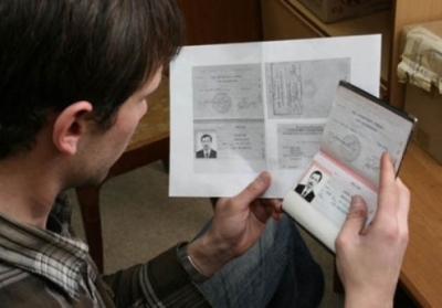 МЗС радить замінити продовжені закордонні паспорти на нові
