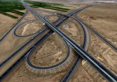 Китайцы запустили самую длинную в мире автомагистраль через пустыню Гоби