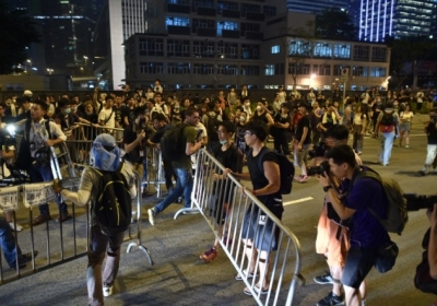 Полиция Гонконга арестовала членов мафии, которые напали на демонстрантов