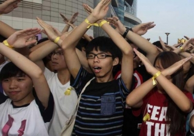 До протестів у Гонконгу на знак солідарності приєдналися офісні службовці 