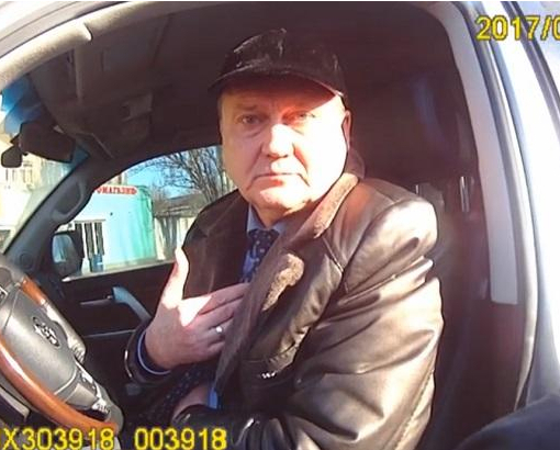 В Николаеве пьяный депутат за рулем пытался дать взятку полицейскому - ВИДЕО