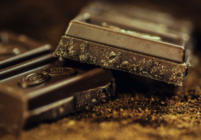 Споживання темного (гіркого) шоколаду вчені пов'язали зі зменшенням симптомів депресії
